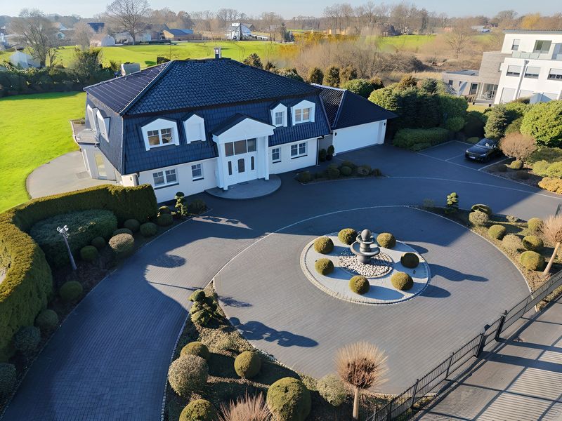 Reserviert! Repräsentative Villa auf parkähnlichem Traumgrundstück – außergewöhnliches in Verl!